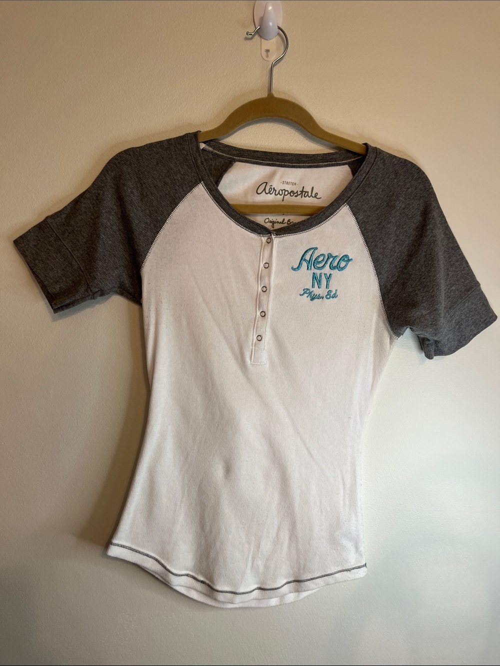 Aeropostale Women’s Size L White & Dark Gray Raglan Henley Tee with Teal Logo